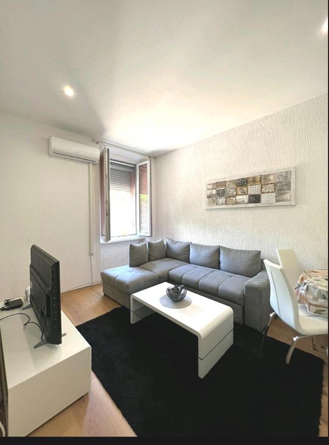 Apartment Eva Pula Bagian luar foto