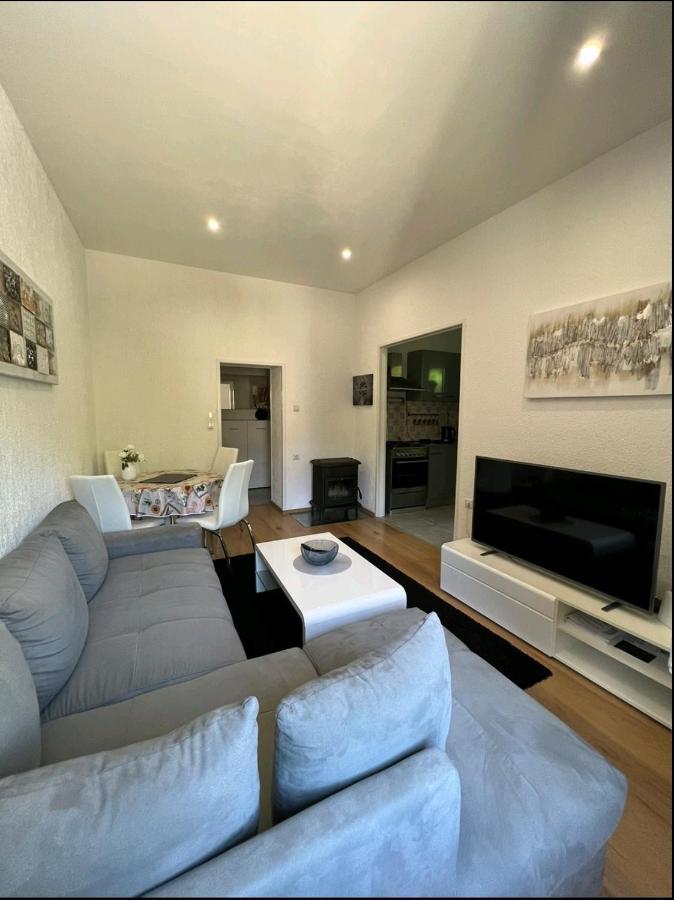 Apartment Eva Pula Bagian luar foto