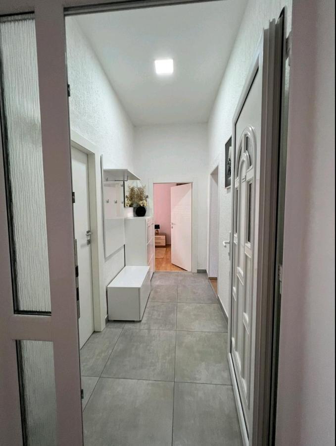 Apartment Eva Pula Bagian luar foto