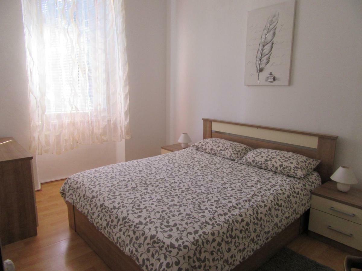 Apartment Eva Pula Bagian luar foto