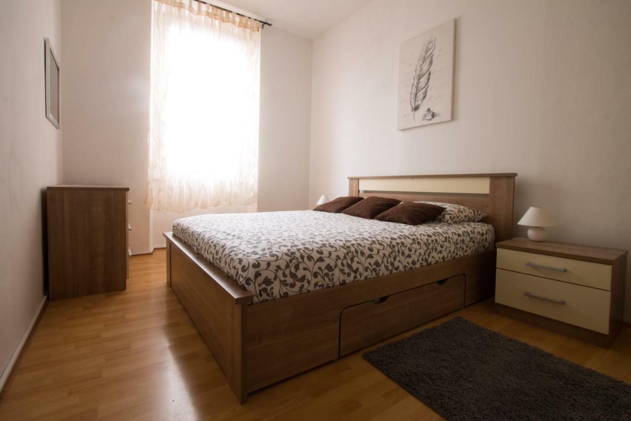 Apartment Eva Pula Bagian luar foto
